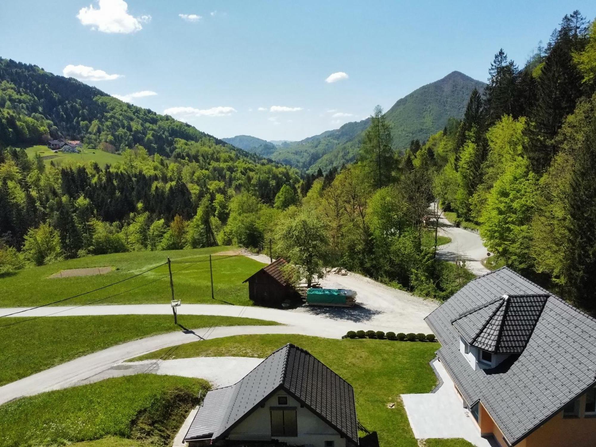 Apartment Ozebek Cerkno Buitenkant foto